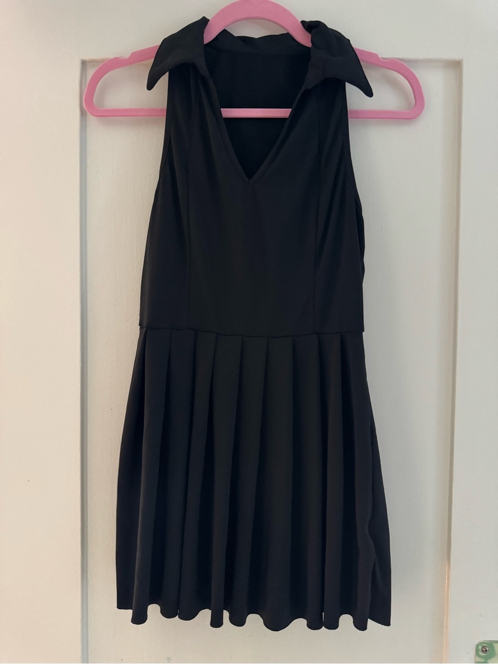 Stretchy Black Sleeveless V-Neck Collared Pleated Mini Dress